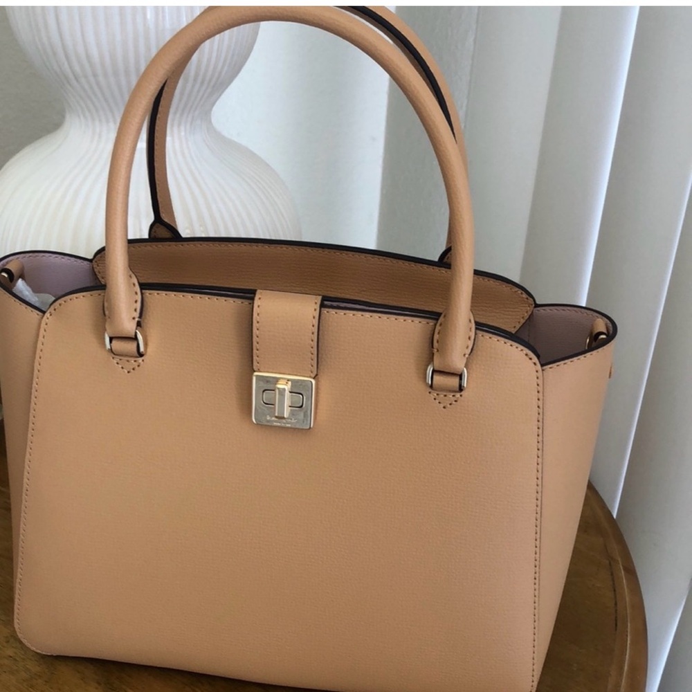 Elegant Tan Handbag w wallet